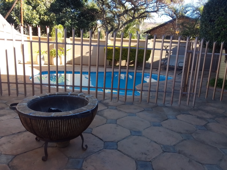 5 Bedroom Property for Sale in Geelhoutpark North West
